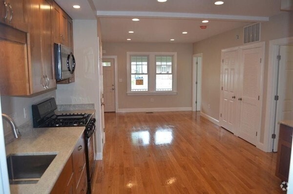Building Photo - 75 Ash St Unit 75 Rental