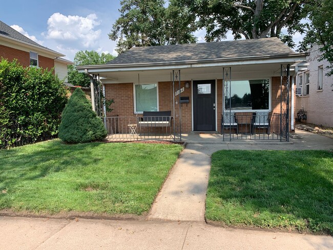 Building Photo - Evolve Real Estate: Fully Remodeled Gorgeous Bungalow in West Wash Park. 2 Bedrooms JULY 15!