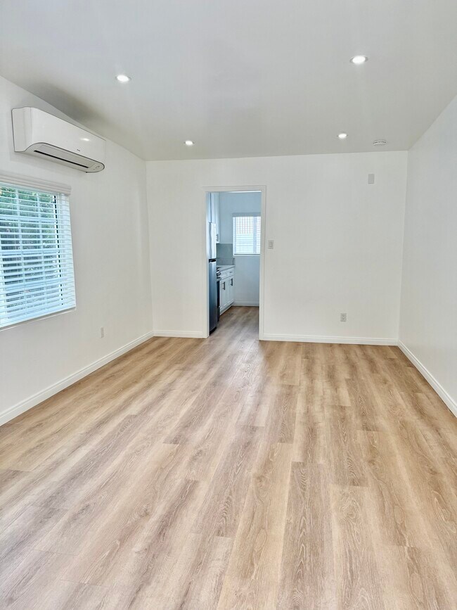 Photo - 1041 N Edinburgh Ave Unit 3-4