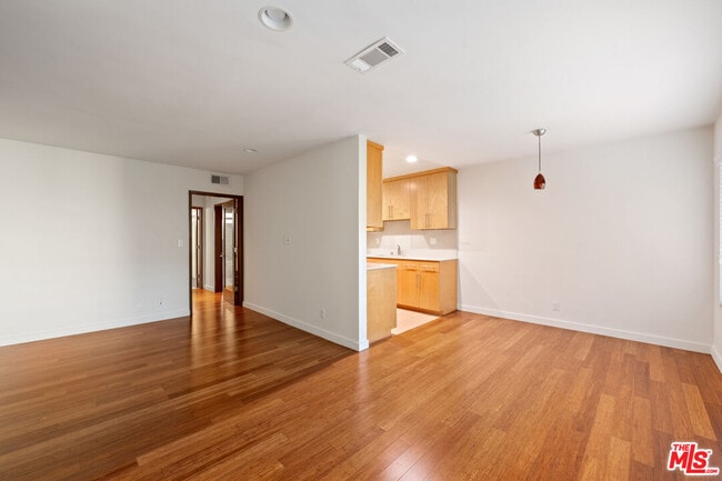 Photo - 931 N Alfred St Unit 305