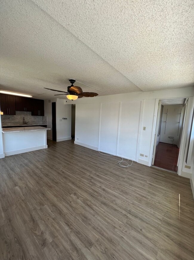 Photo - A/C. Two Parking Stalls. Swimming Pool. Pet Friendly. (RRLLC) Unit 401