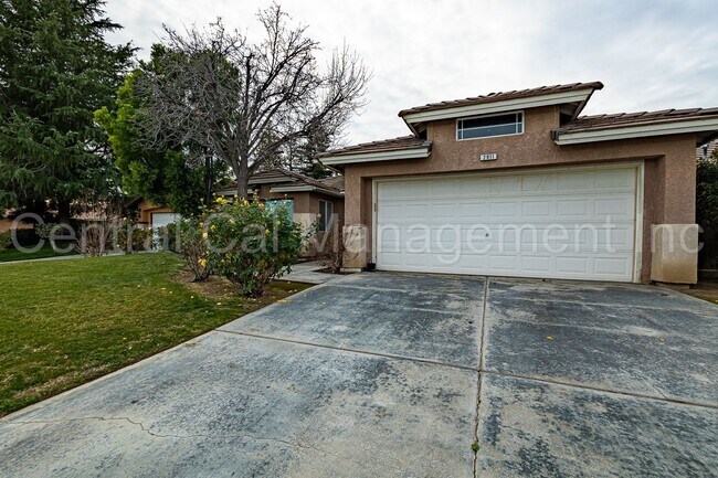 Photo - 3 Bedroom/2 Bath Home in RiverLakes - $215...