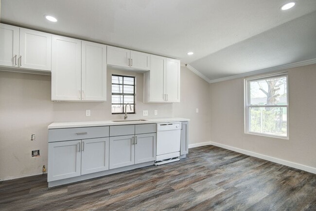 Photo - 418 S Kansas St