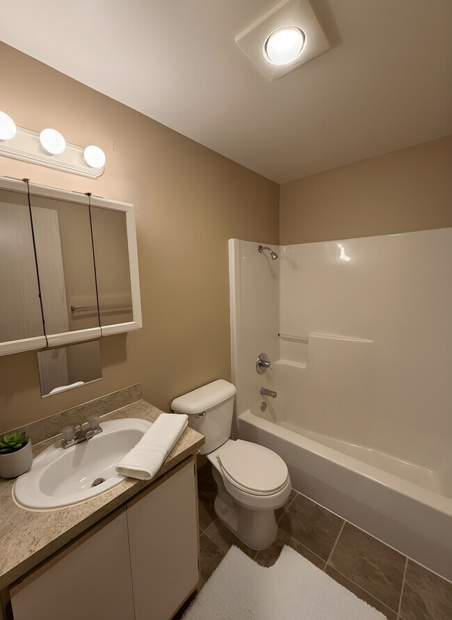 Photo - 1048 Ridgefield Ct