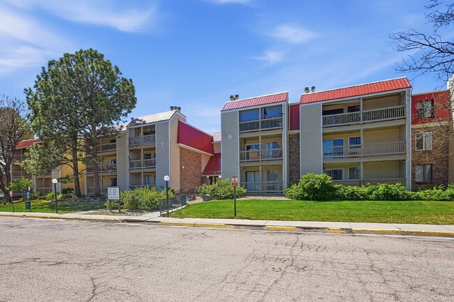 Building Photo - $1,470.95 - 2 Bed, 1 Bath Condo in Aurora with In Unit #524