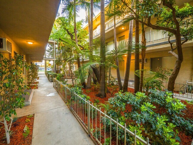 Photo - 21736 Roscoe Blvd