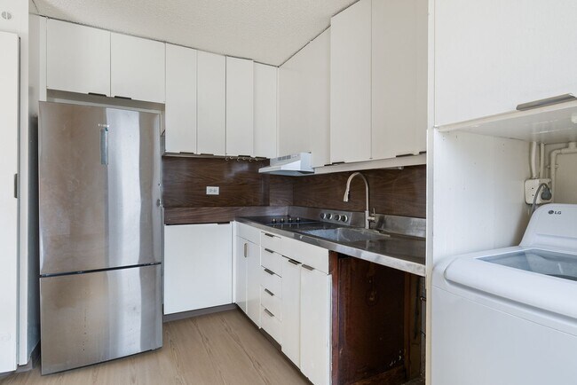 Photo - Close to UH- 2 bed/ 1 bath/ 1 parking Unit 102