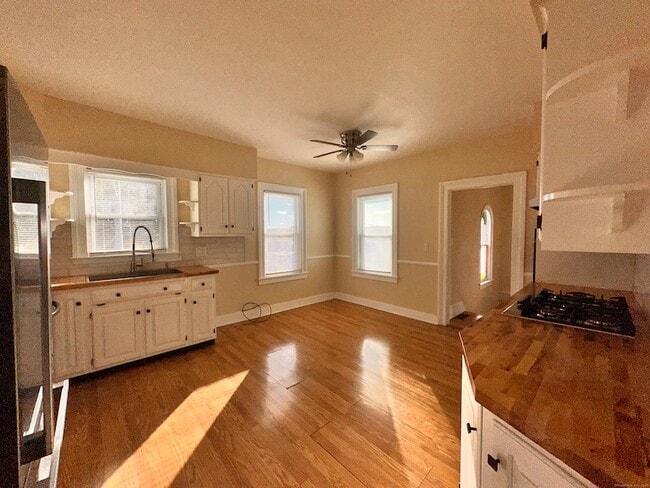 Photo - 34 N Spring St Unit Second Floor