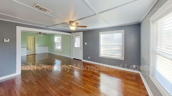 Photo - 1030 Oak Dr