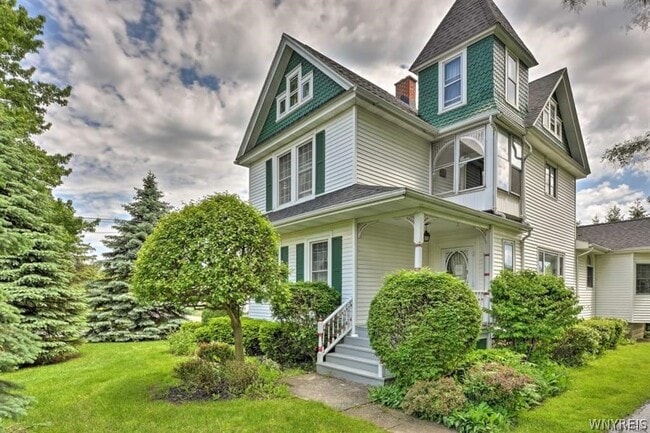 Building Photo - 2461 Bowen Rd