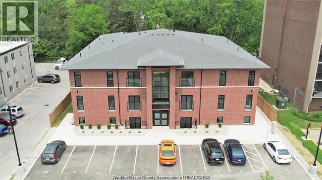 Photo - 6550 Wyandotte St E Unit 102