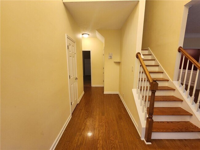 Photo - 350 Saddle Bridge Dr