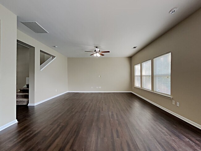 Photo - 9237 Seamill Rd