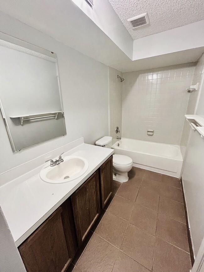 Photo - 5664 Bennington Dr