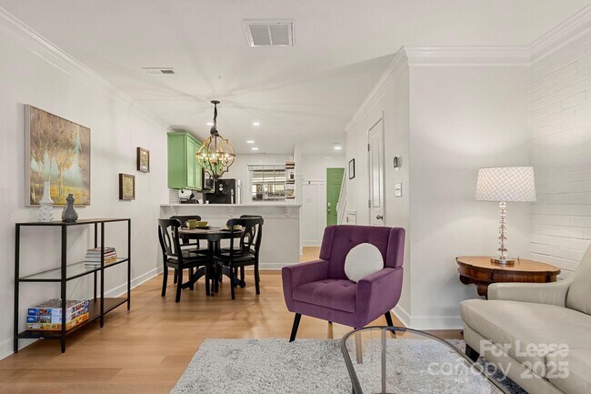 Photo - 1318 Green Oaks Ln