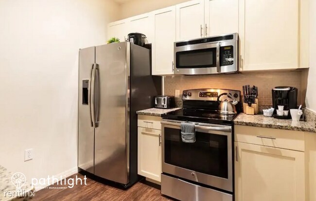 Photo - 4 br, 3 bath House - 5366 Diplomat Ct UNIT