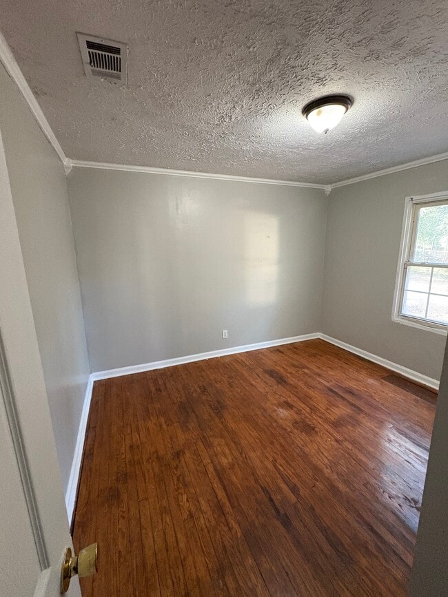 Photo - 1982 Johnson St