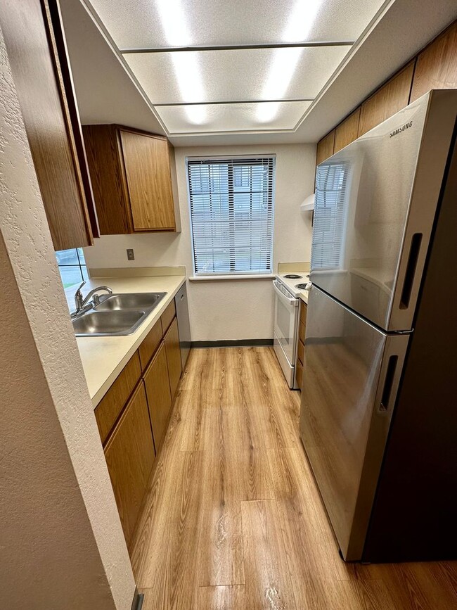 Photo - 2 Bed 1 Bath in heart of Bellingham Receive a $250 Amazon gift card upon move in!! Unit # 1