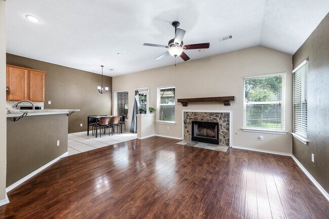 Building Photo - 6210 Newbury Dr