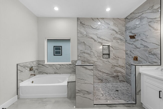 Photo - 2347 Knoblock St