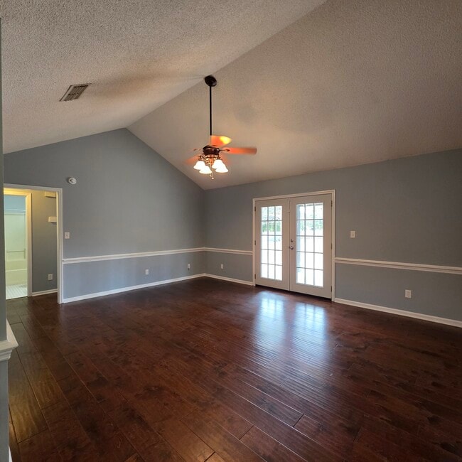 Photo - 105 Tall Pines Dr