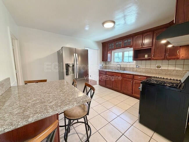 Photo - 2407 Fernleaf St