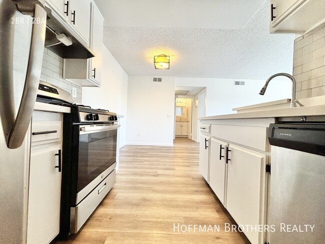 Photo - 11817 Victory Blvd Unidad 114