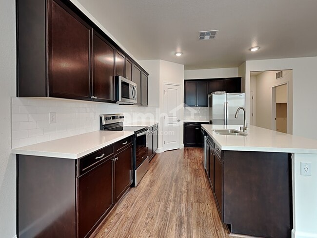 Photo - 6142 Schmidt St