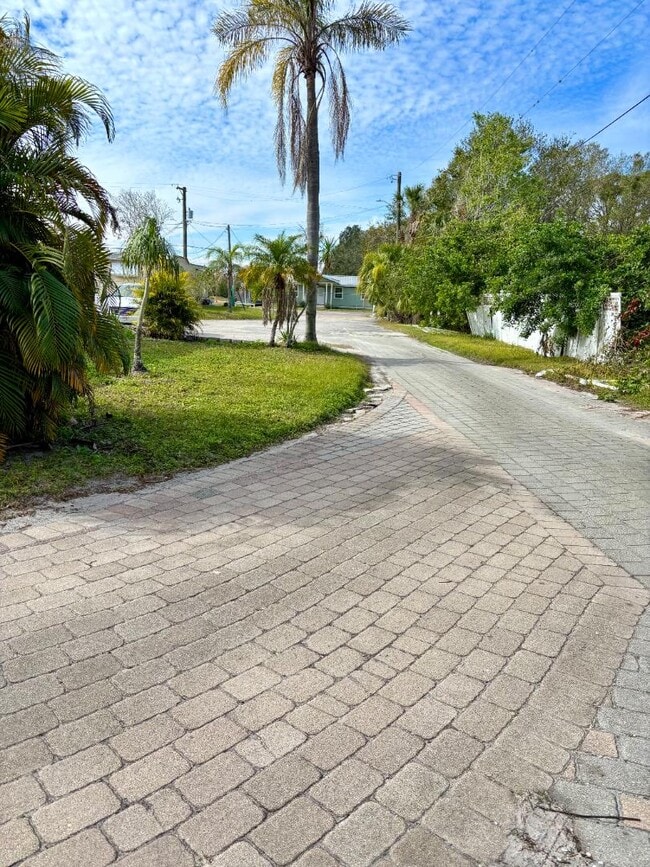 Photo - 12300 Phillips Ln