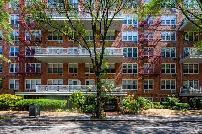 Entrada - 415 Argyle Rd