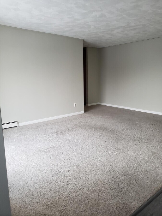 Photo - 772 Stirling Av S