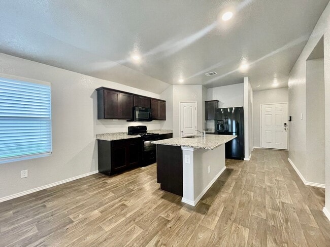 Photo - 4 Bedroom home in Cottonwood Creek w/ Fenced backyard