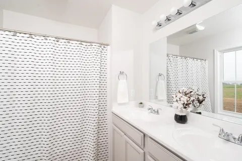 2933 Locust Grv Ct