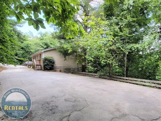 Photo - 323 Mountain Aire Ln Unit B