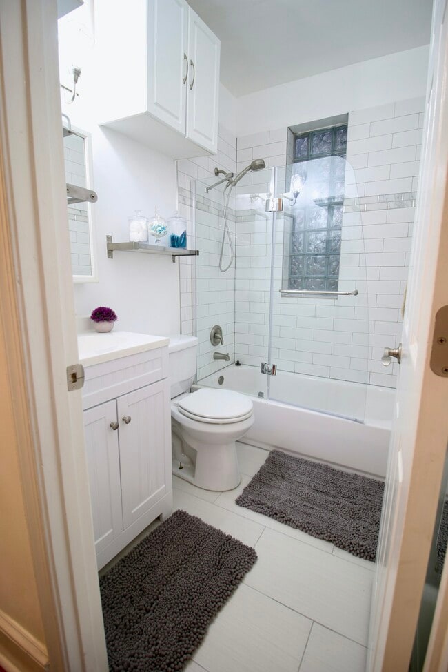 Photo - 1423 E Street NE, Unit First Floor Unit First Floor