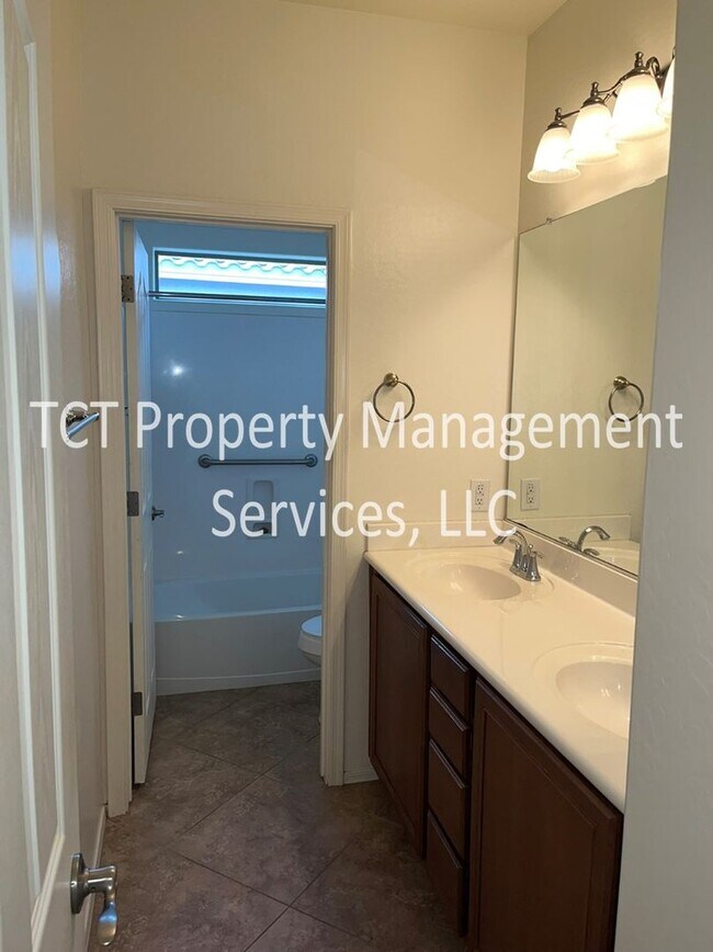 Photo - Beautiful 3 Bedroom Home In Shamrock Estates!