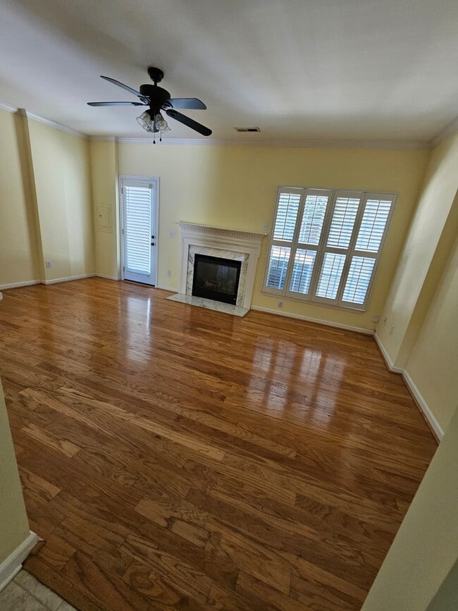 Photo - 142 Spring Crossing Cir