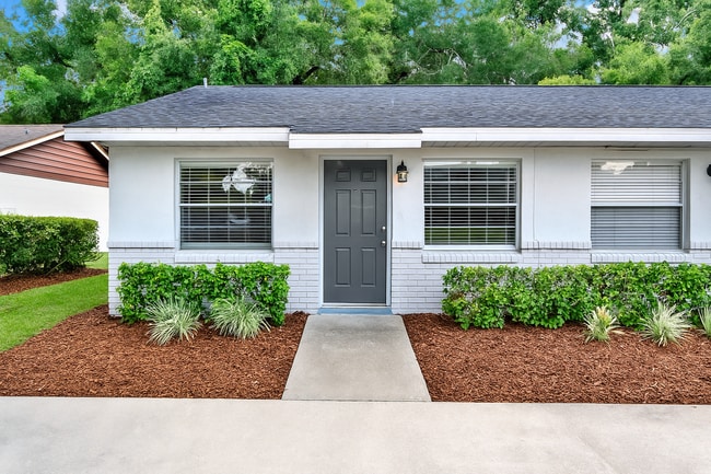 Building Photo - ***Cute 1 Bedroom Apartment In Orange City Unit 924-A