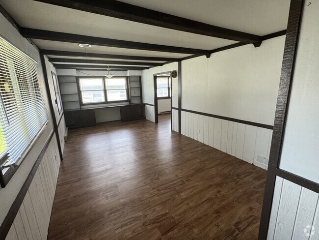 Building Photo - 2208 Walnut St Rental