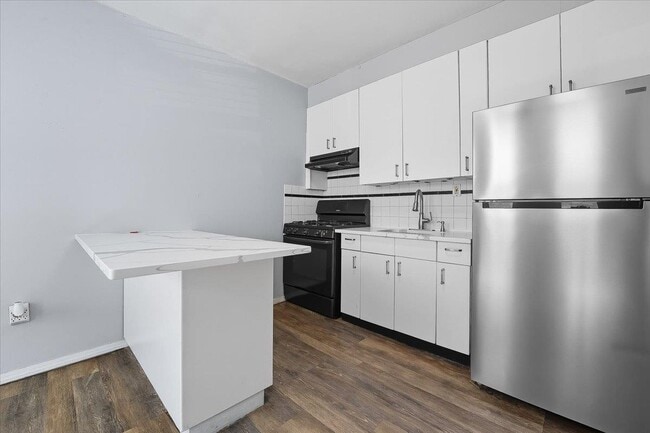 Building Photo - 1053 Summit Ave Unit 1 Rental