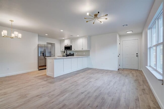 Photo - 224b NW 122nd St