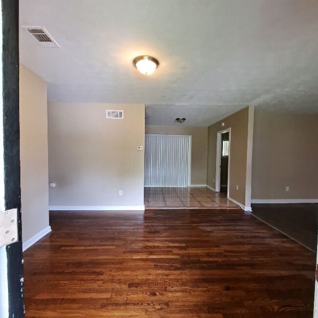 Photo - 5380 Blackwell St