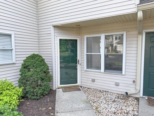 Photo - 185 Lindfield Cir