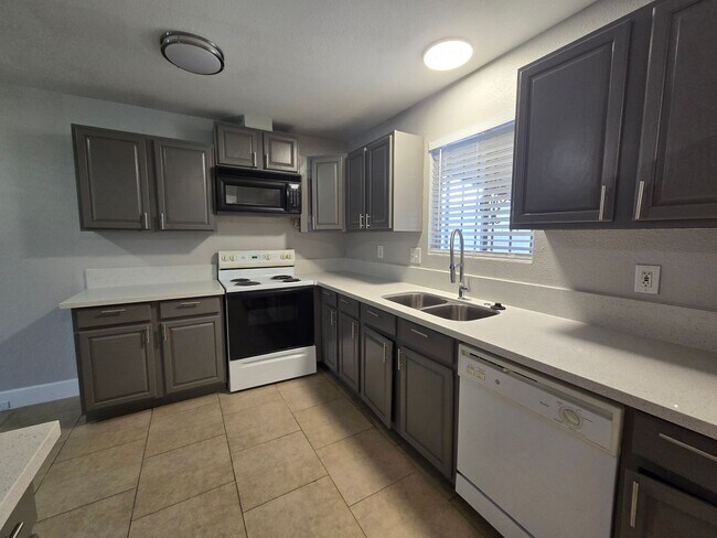 560 Greenbriar Townhouse Way