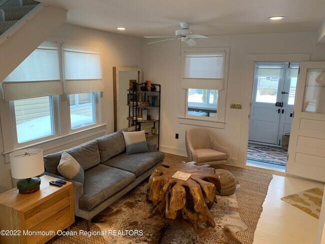 Photo - 1836 Parkway