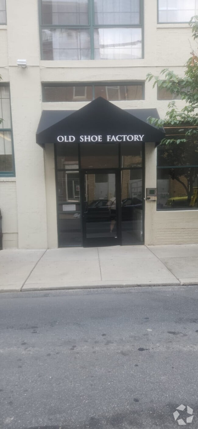 Building Photo - 314 N 12th St Unit old shoe 902 Rental