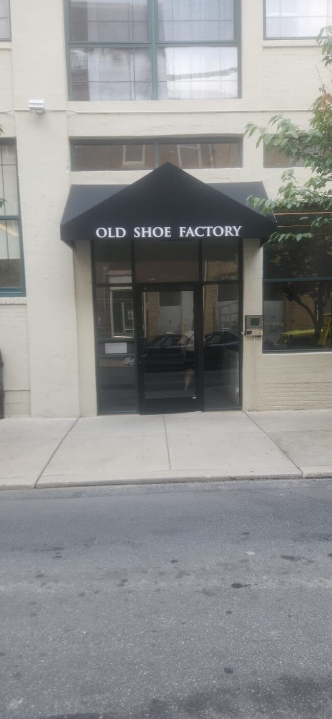 Building Photo - 314 N 12th St Unit old shoe 902 Rental