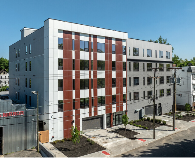 Building Photo - 124-130 Ellis Ave Rental