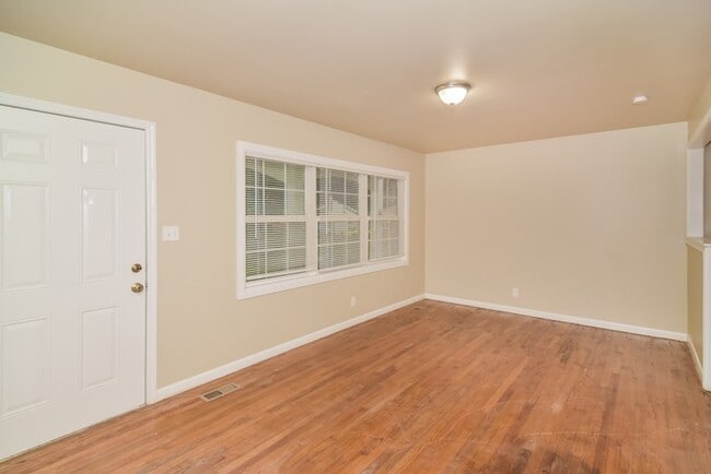 Photo - 1803 Canterbury Cir NW