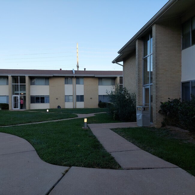 Call 314 677 7283 to see today! - 146 Clarkson Rd Apartments Unit Q95